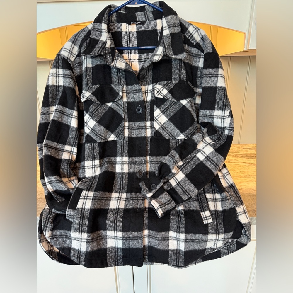 Black and white plaid shacket. Size L. Brand new never worn.  Soft material. - Picture 2 of 3